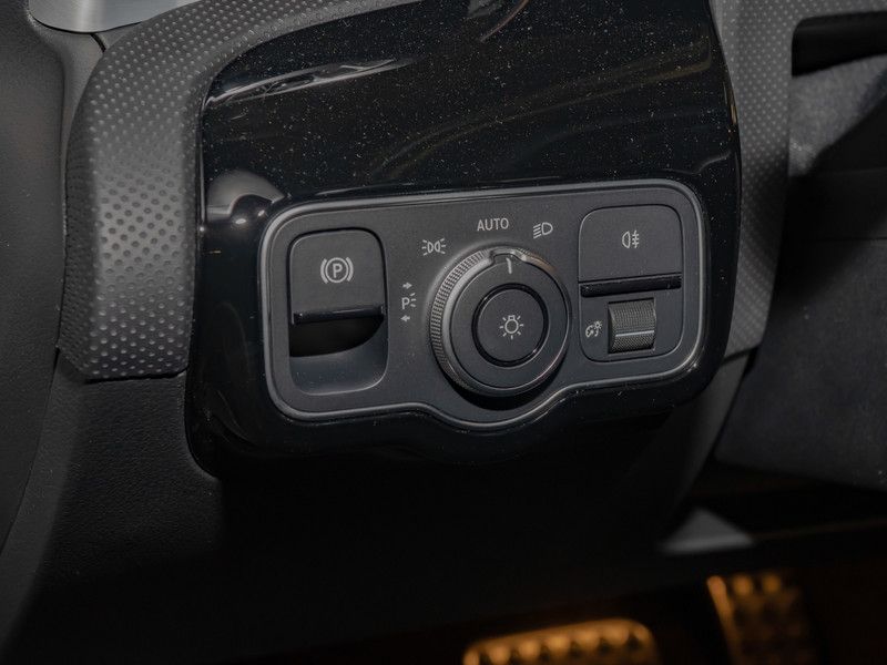 Mercedes-Benz CLA 220 2025