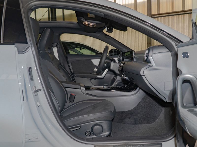 Mercedes-Benz CLA 220 2025