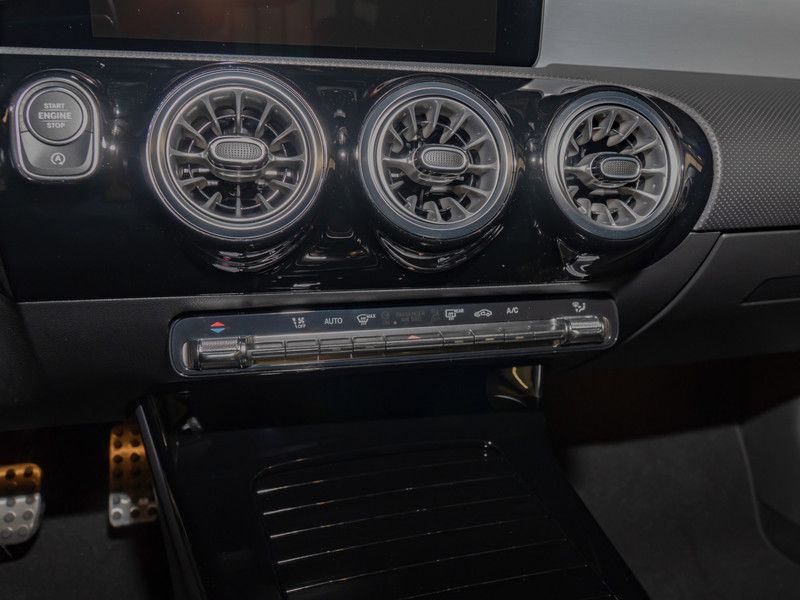 Mercedes-Benz CLA 220 2025