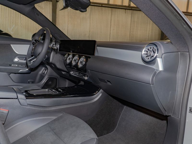 Mercedes-Benz CLA 220 2025