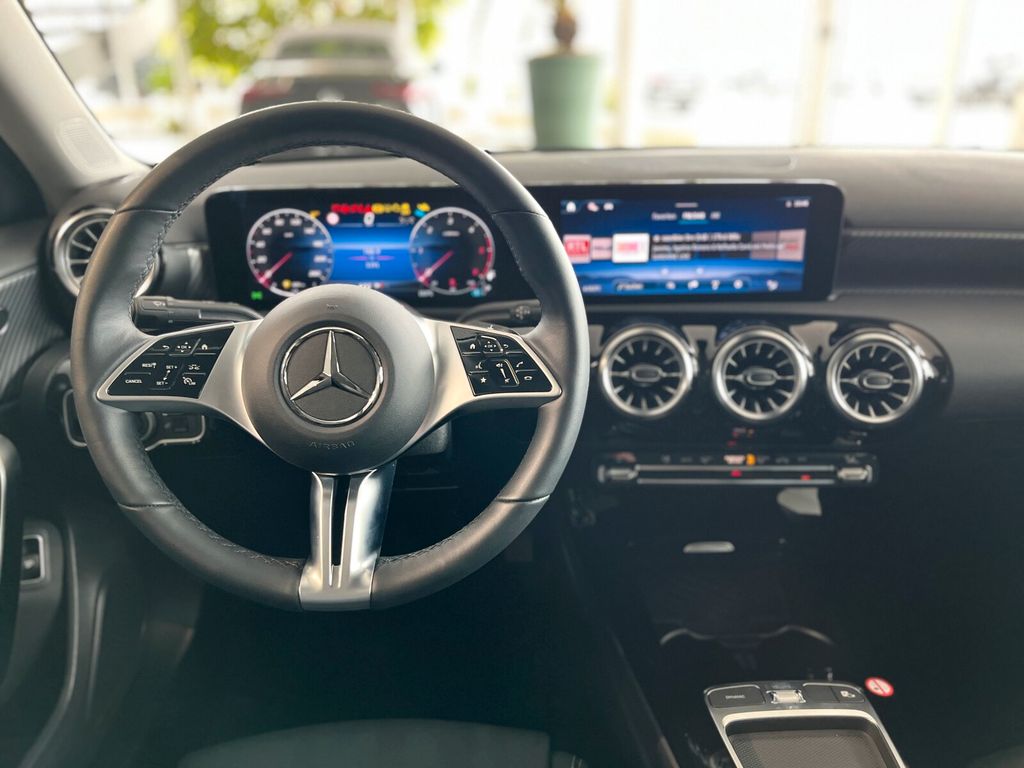 Mercedes-Benz A 180 2023