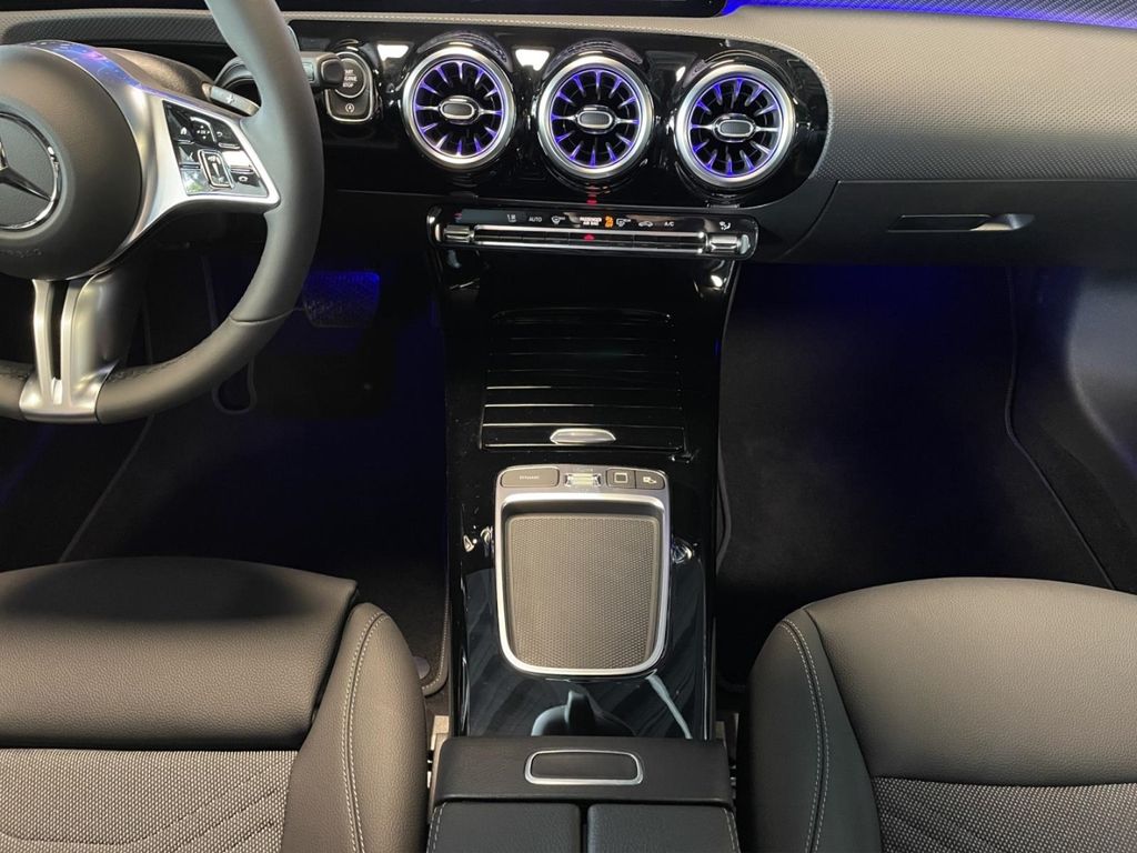 Mercedes-Benz A 220 2025
