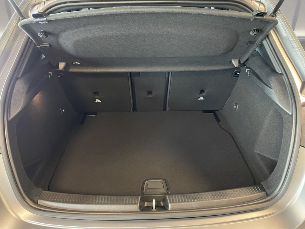 Mercedes-Benz A 220 2025