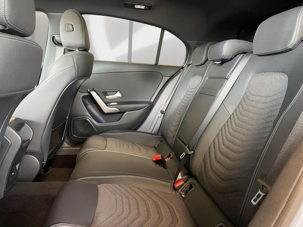 Mercedes-Benz A 220 2025