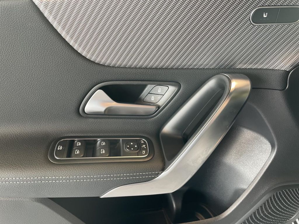 Mercedes-Benz A 220 2025