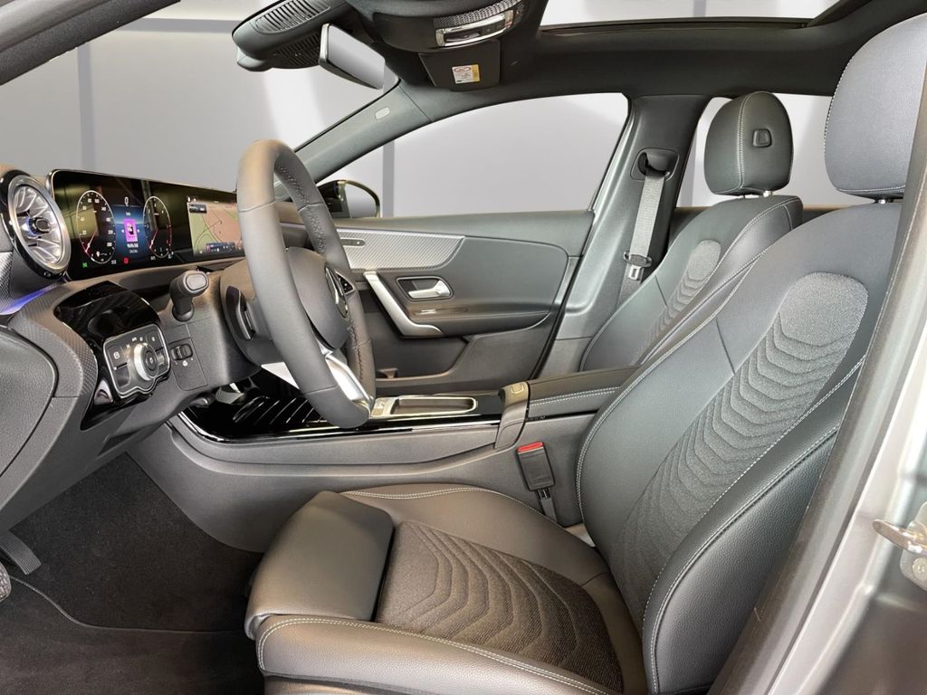 Mercedes-Benz A 220 2025