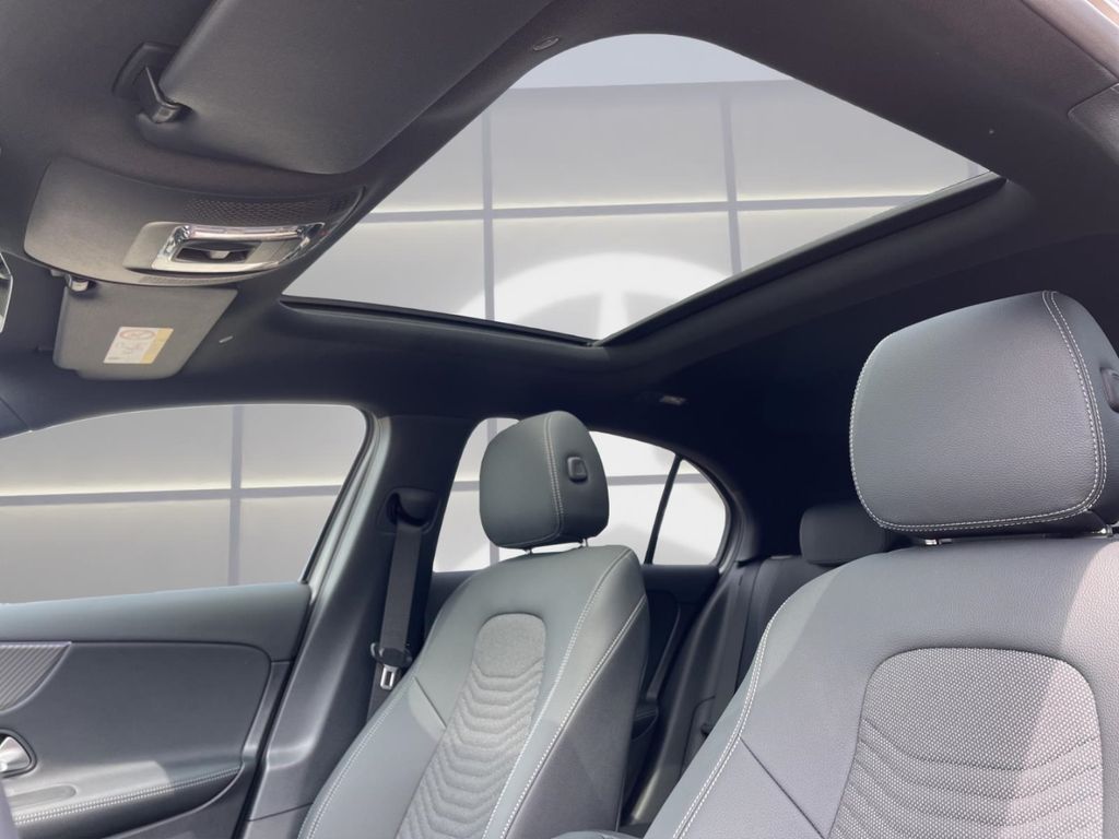 Mercedes-Benz A 220 2025