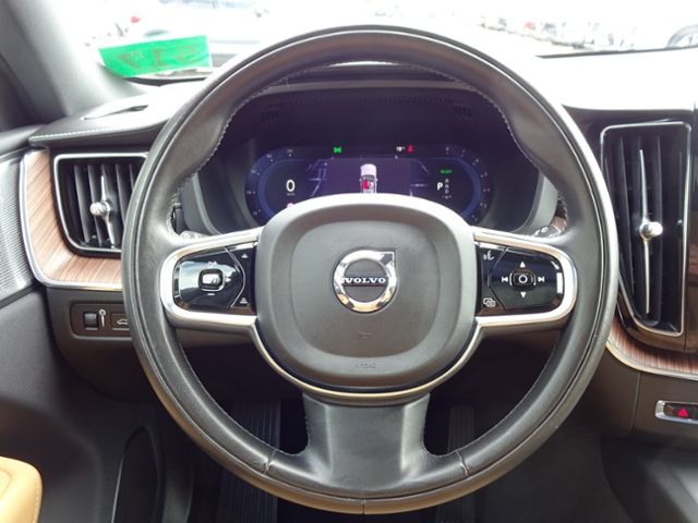 Volvo XC60 2022