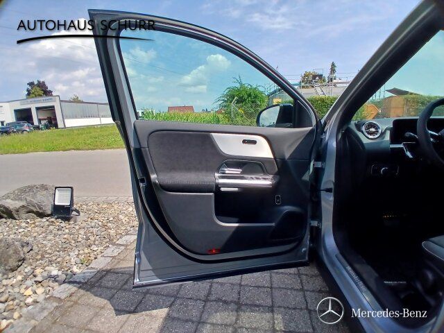 Mercedes-Benz GLA 180 2025