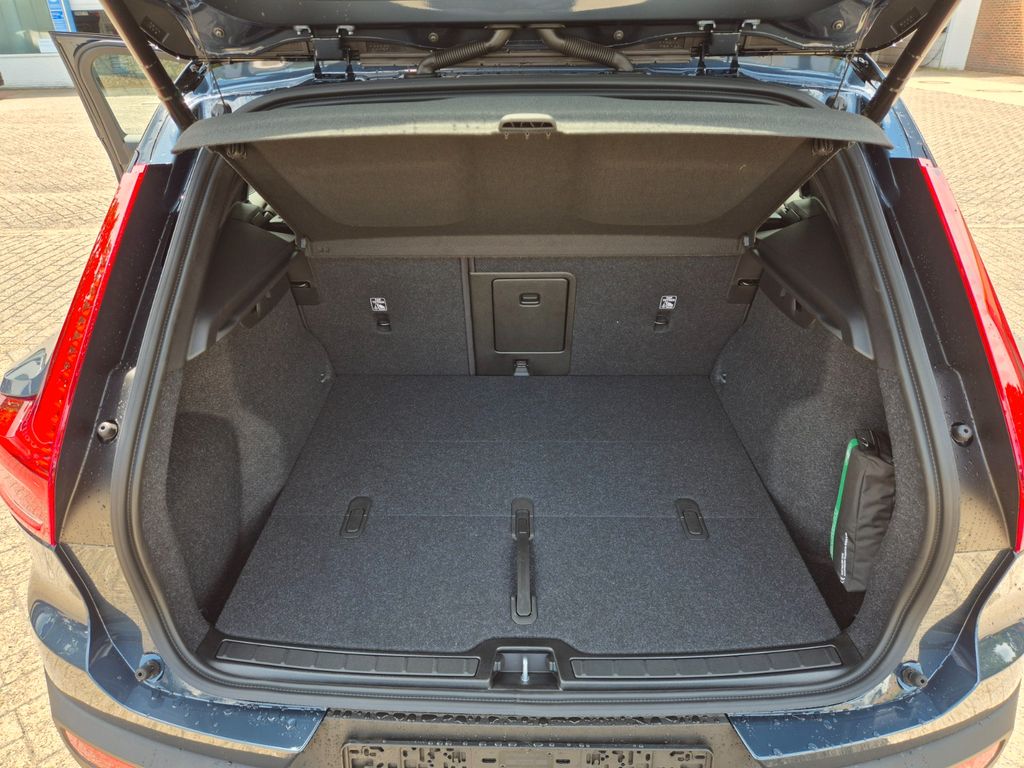 Volvo EX40 2025
