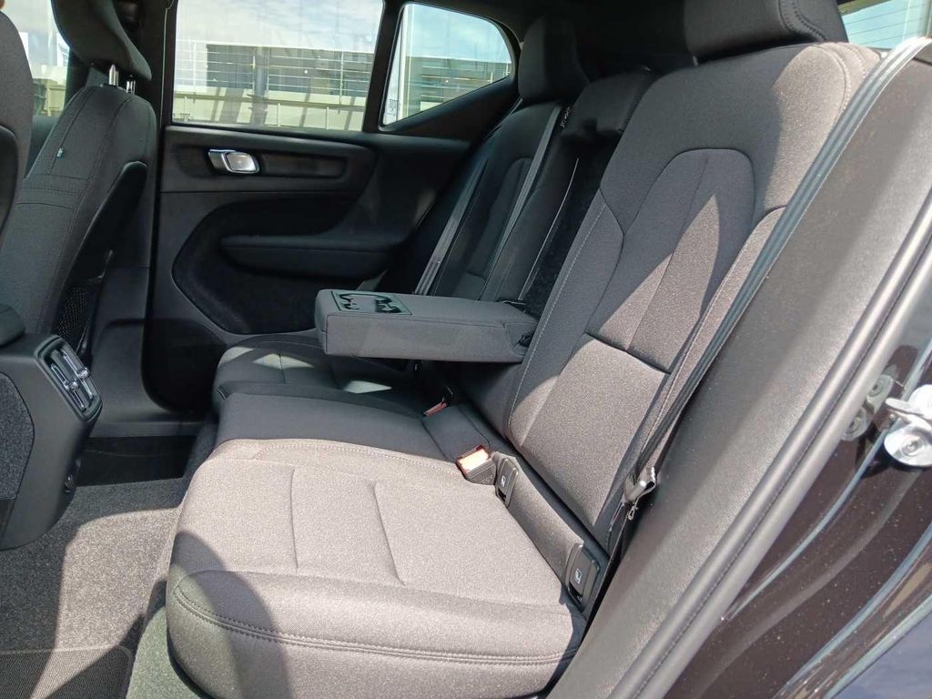 Volvo EX40 2025