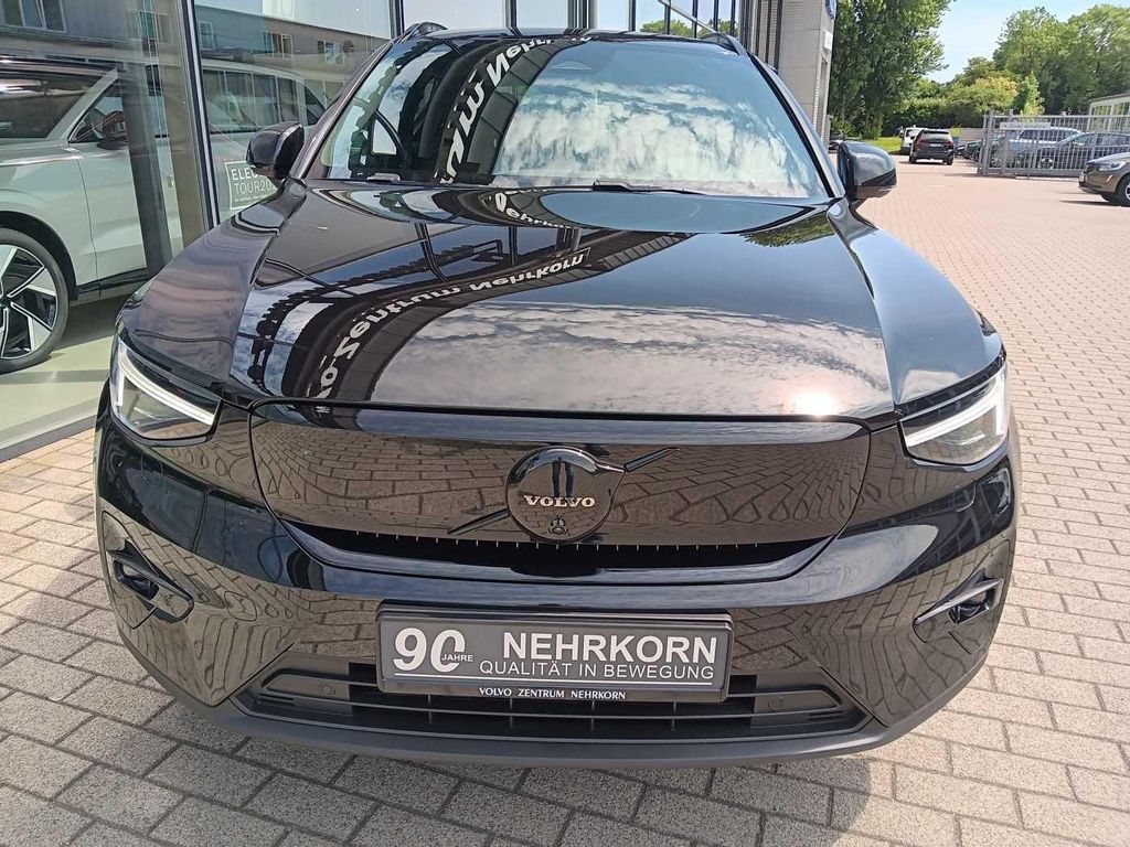 Volvo EX40 2025