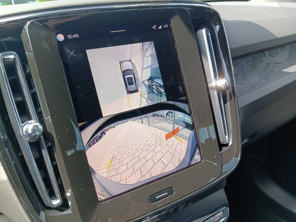 Volvo EX40 2025