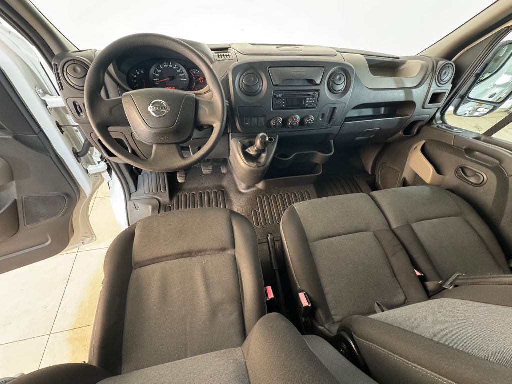 Nissan NV400 2017