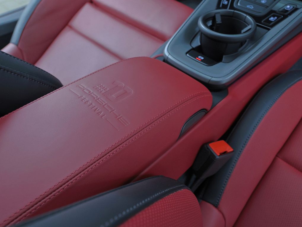 Porsche 992 2025