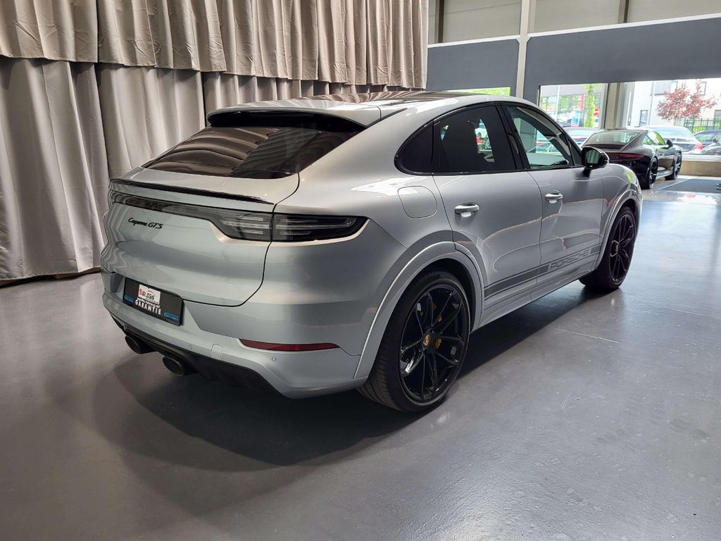 Porsche Cayenne 2021