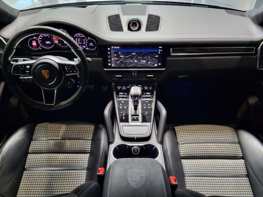 Porsche Cayenne 2021