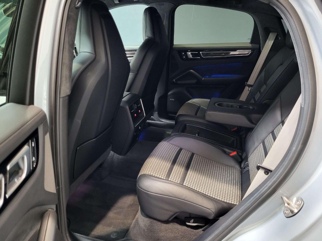 Porsche Cayenne 2021