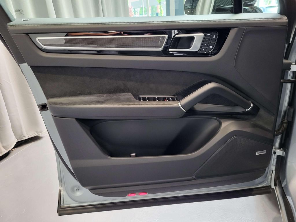 Porsche Cayenne 2021