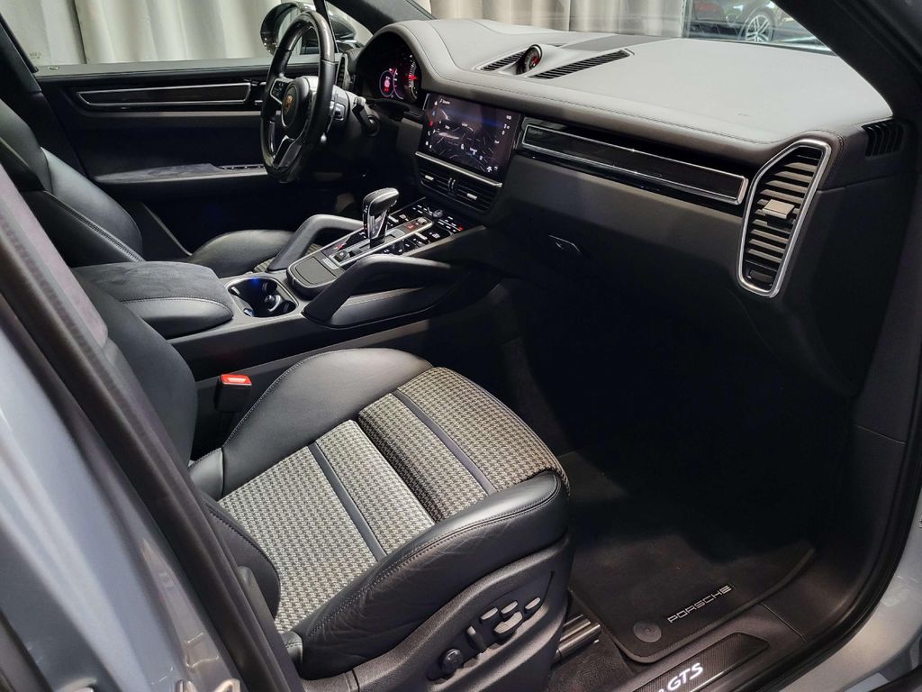 Porsche Cayenne 2021