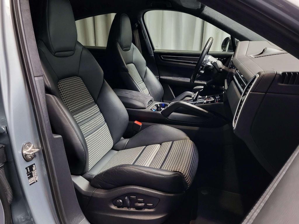 Porsche Cayenne 2021