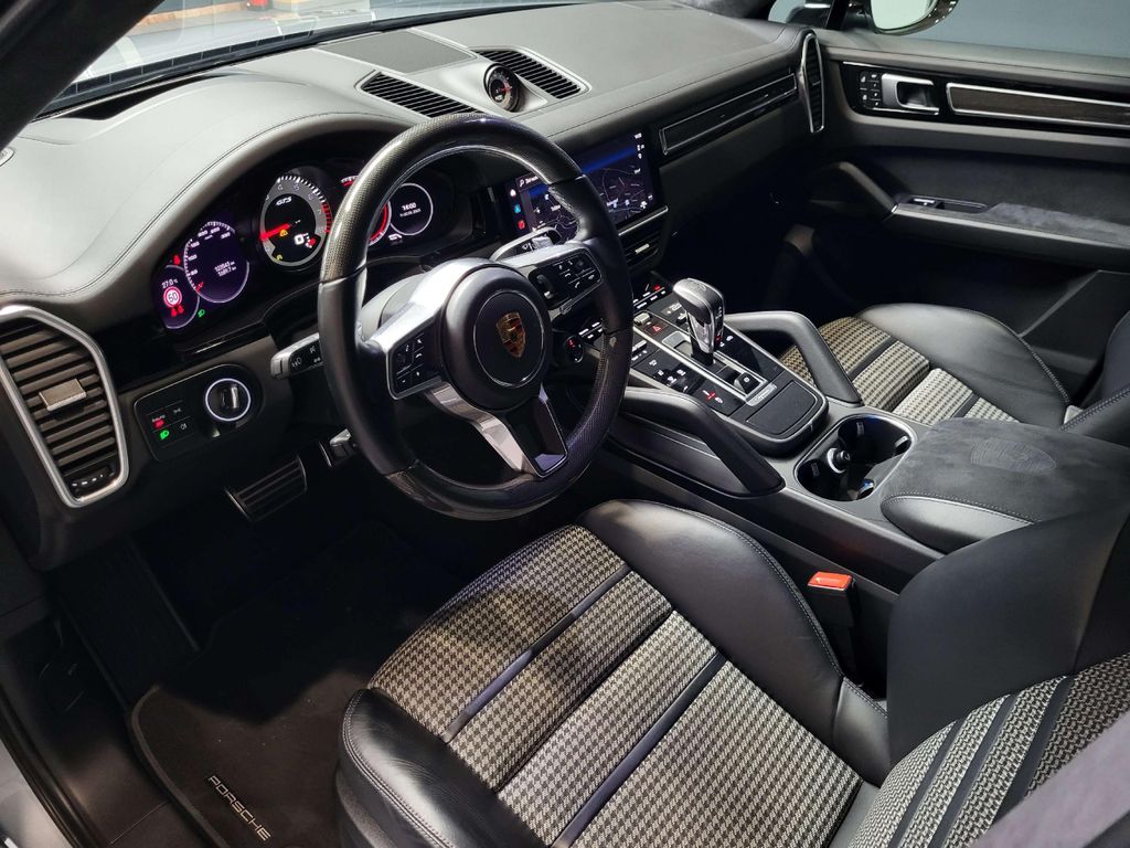 Porsche Cayenne 2021