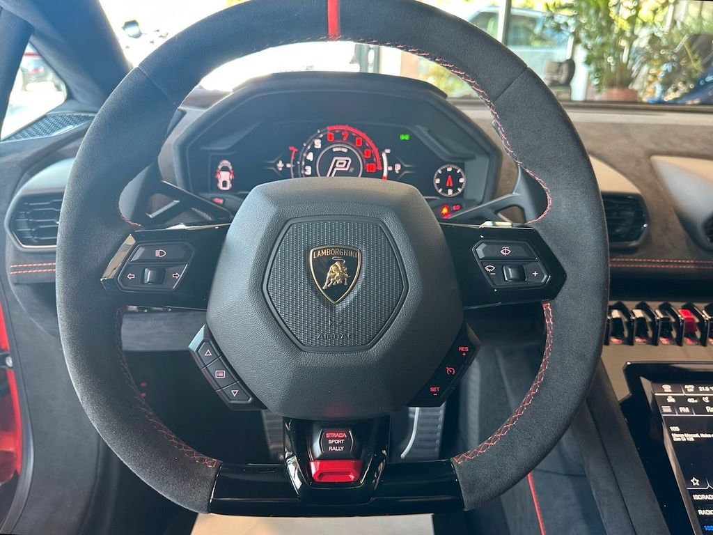 Lamborghini Huracán 2025