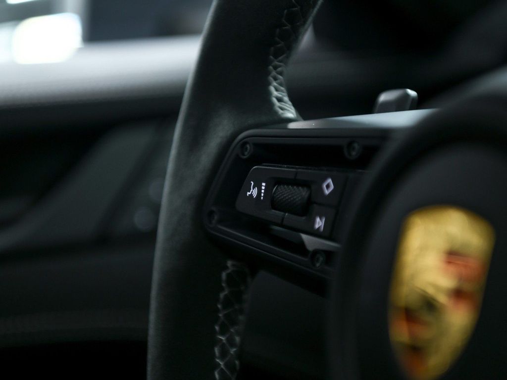 Porsche 992 2025