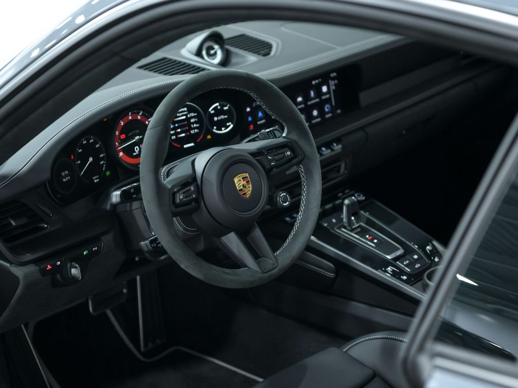 Porsche 992 2025