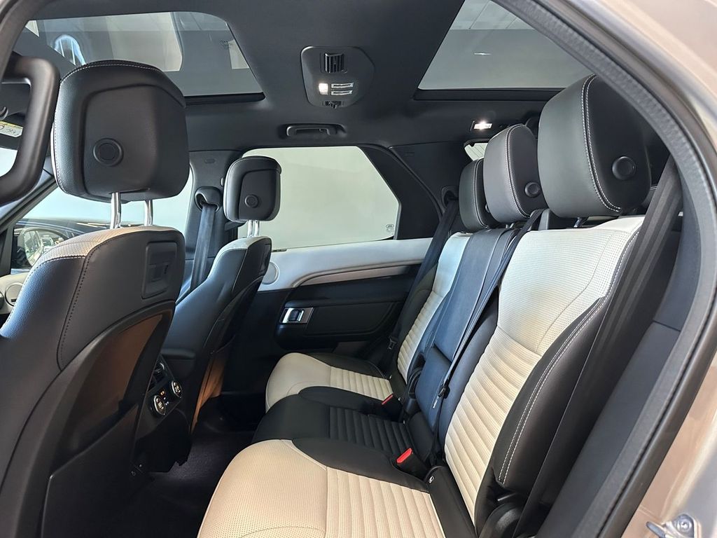 Land Rover Discovery 2021