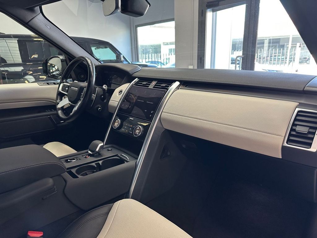 Land Rover Discovery 2021