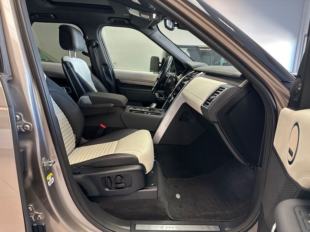 Land Rover Discovery 2021