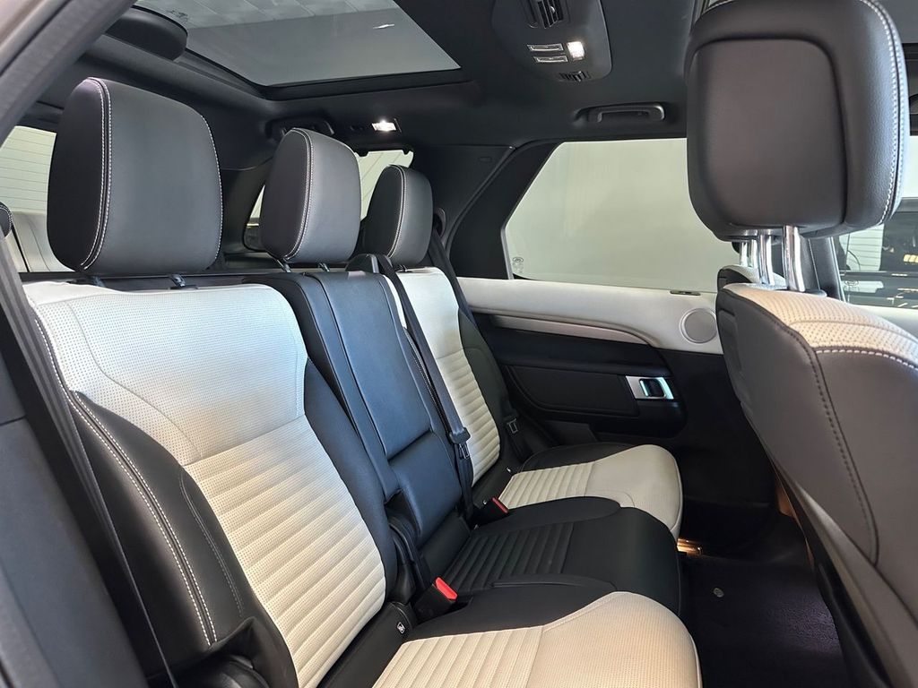 Land Rover Discovery 2021