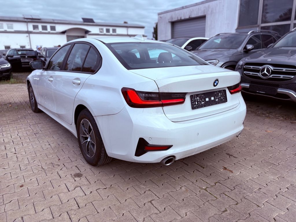 BMW 318 2022