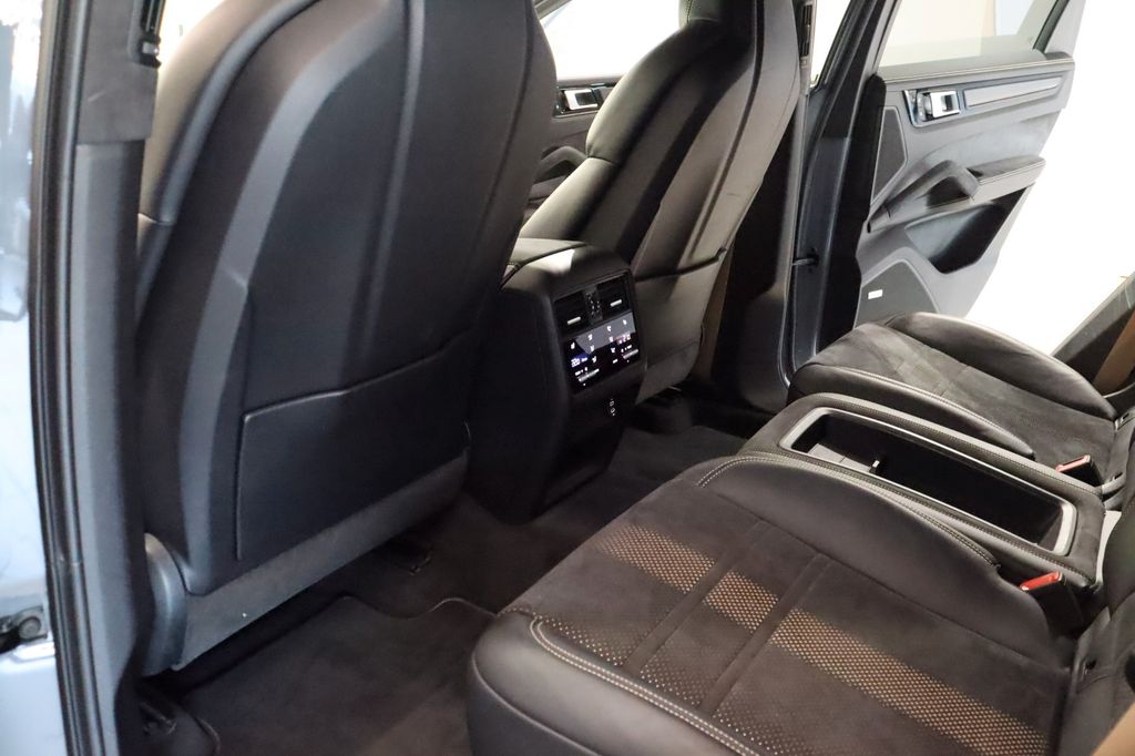 Porsche Cayenne 2021