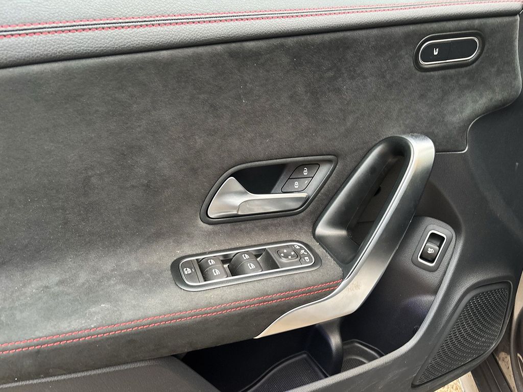 Mercedes-Benz CLA 200 2024