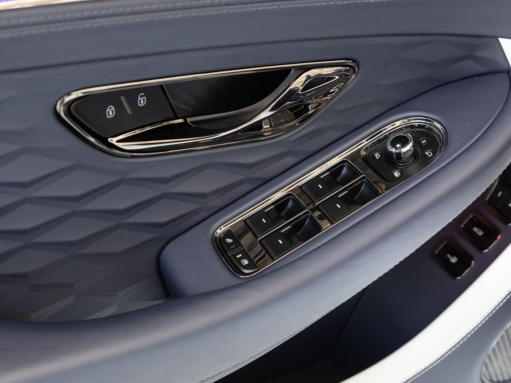 Bentley Continental GTC 2024