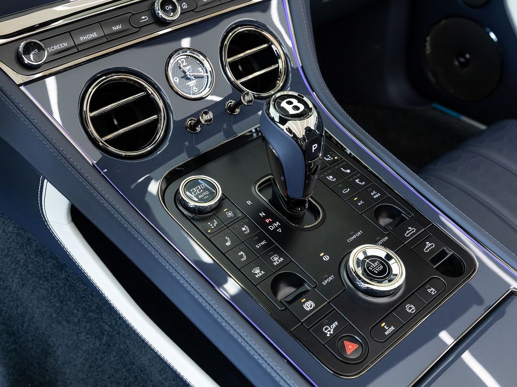 Bentley Continental GTC 2024