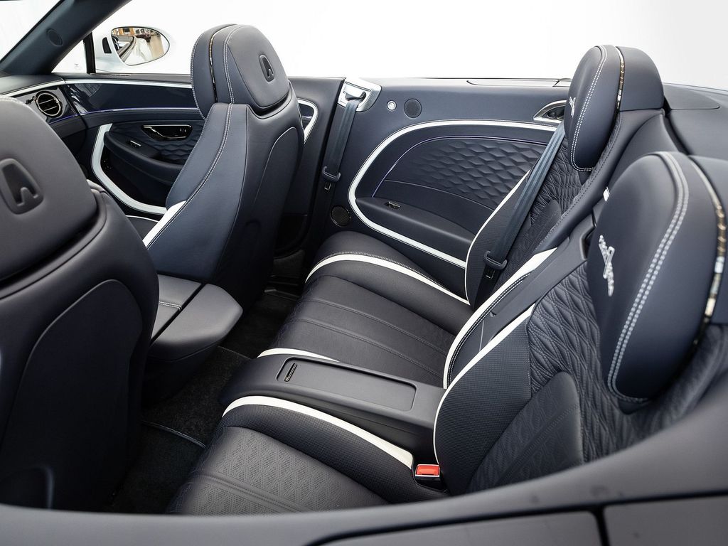 Bentley Continental GTC 2024