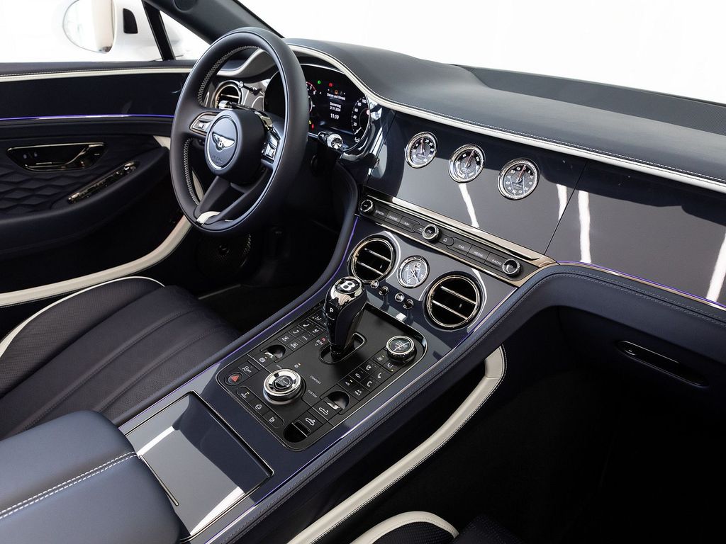 Bentley Continental GTC 2024