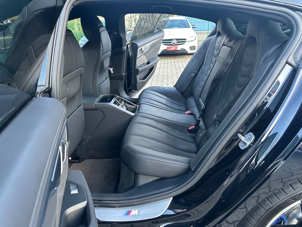 BMW M850 2022