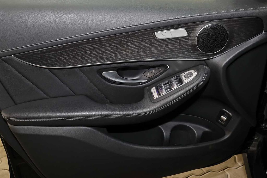 Mercedes-Benz GLC 300 2021