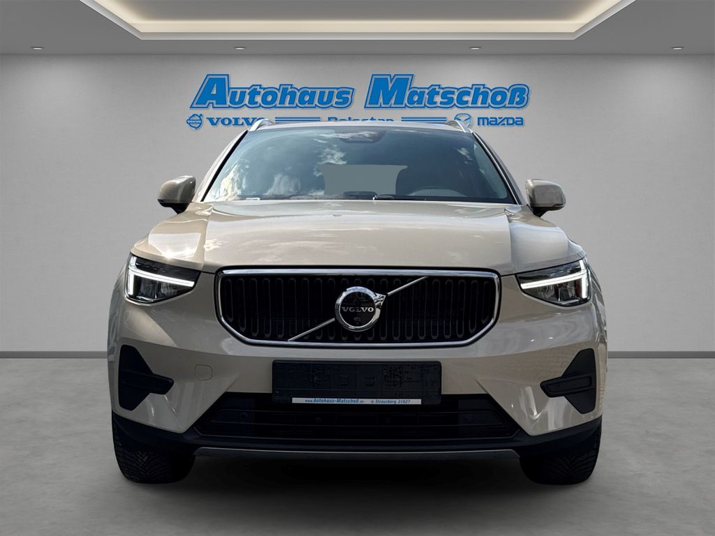 Volvo XC40 2025