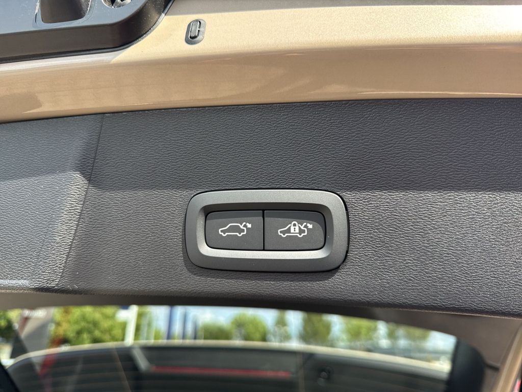 Volvo XC40 2025