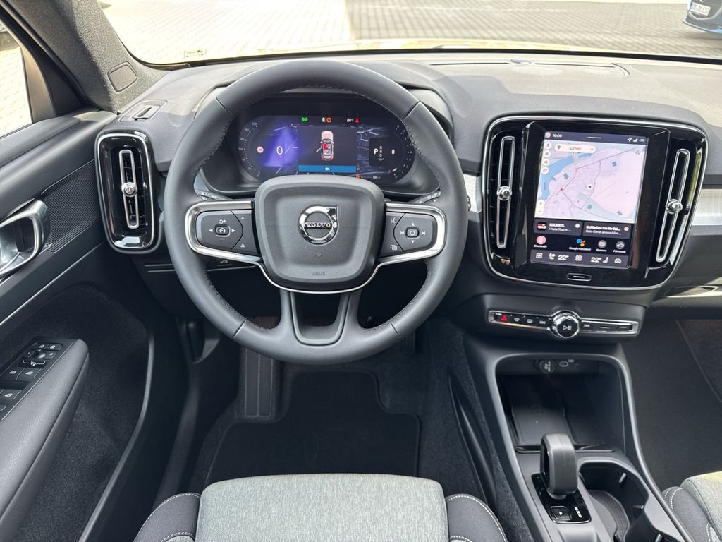 Volvo XC40 2025