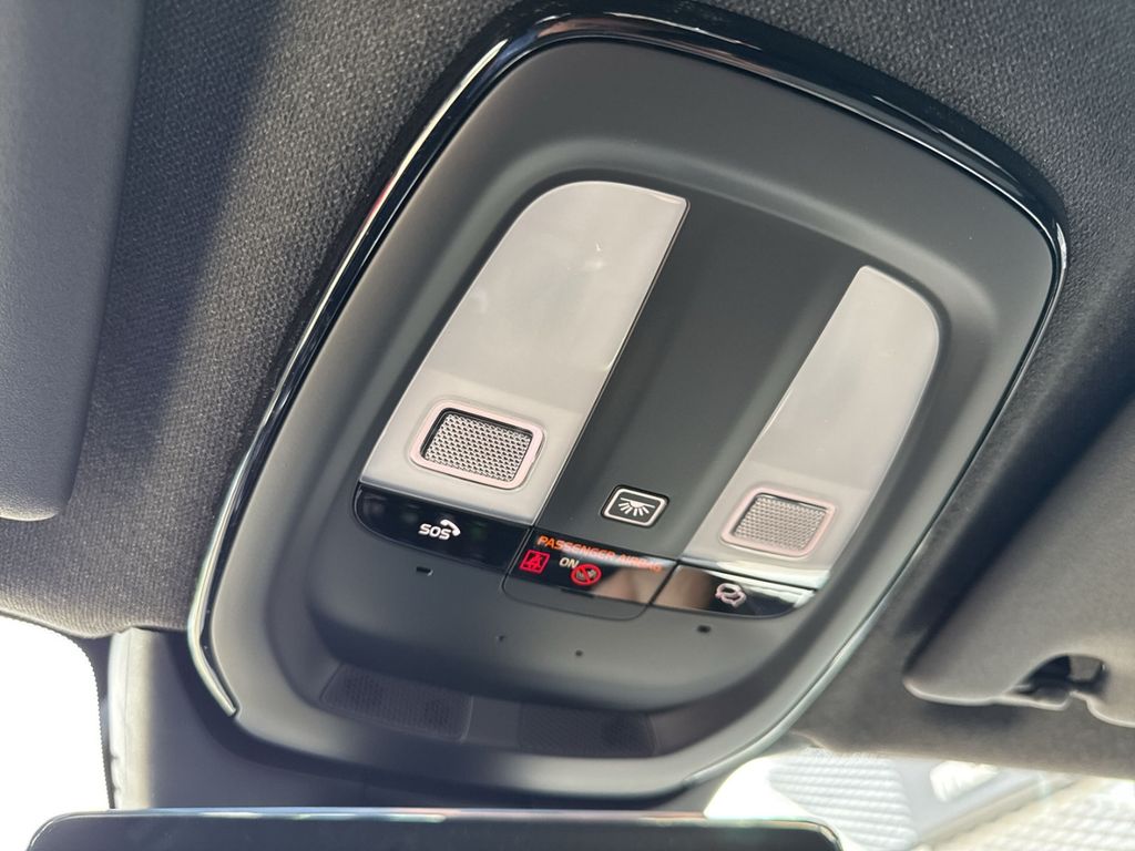 Volvo XC40 2025