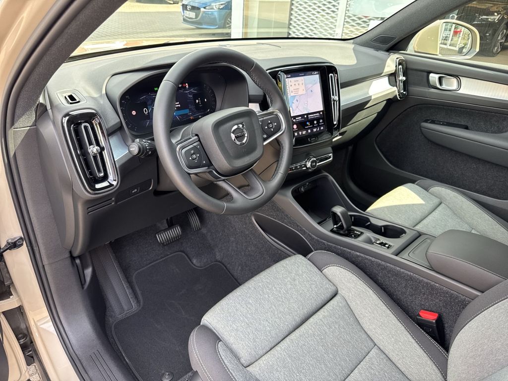 Volvo XC40 2025
