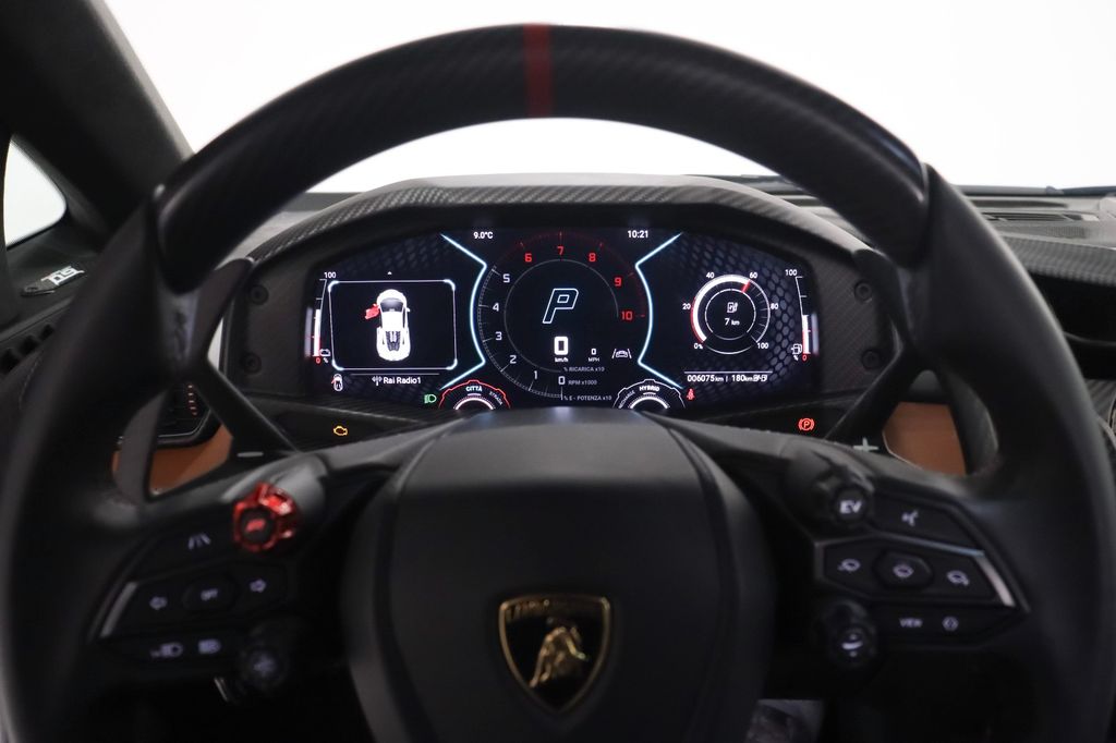 Lamborghini Revuelto 2024