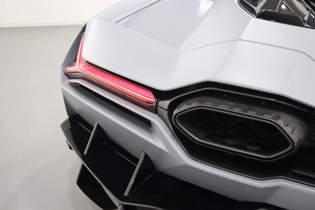 Lamborghini Revuelto 2024