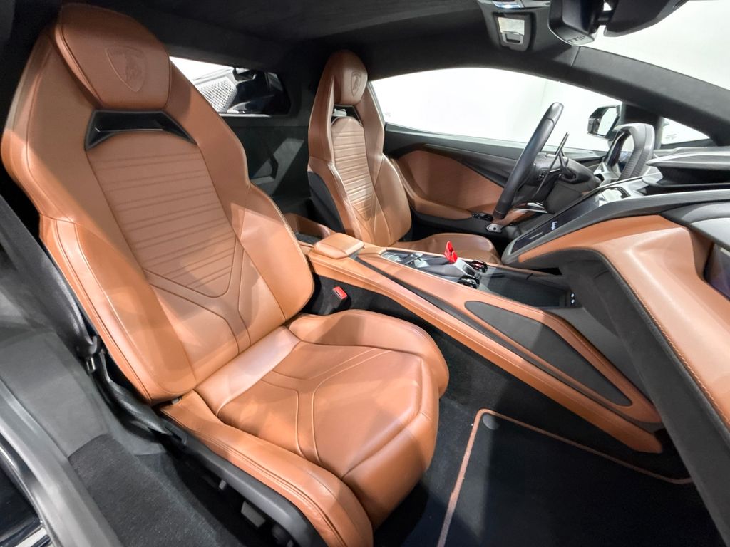 Lamborghini Revuelto 2024